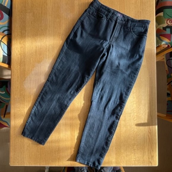 NYDJ NOT YOUR DAUGHTER’S JEANS Size 6-8 With Flattering Lift/Tuck Technology - Picture 2 of 12